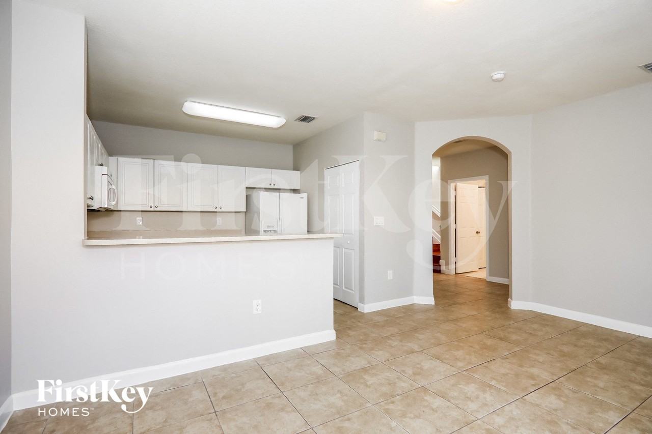 1495 Neavenue #102 - Photo 5 of 15