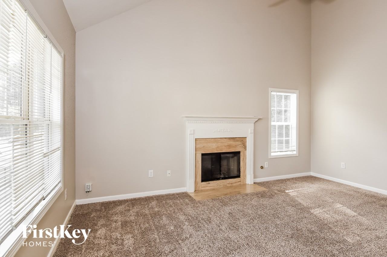 135 Lexington Parke Dr - Photo 3 of 15