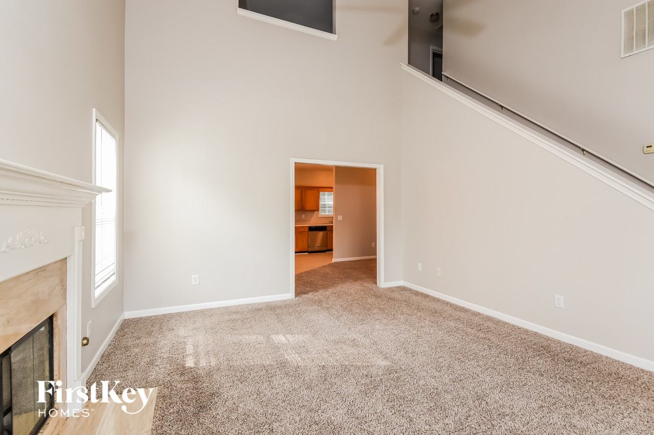 135 Lexington Parke Dr - Photo 4 of 15