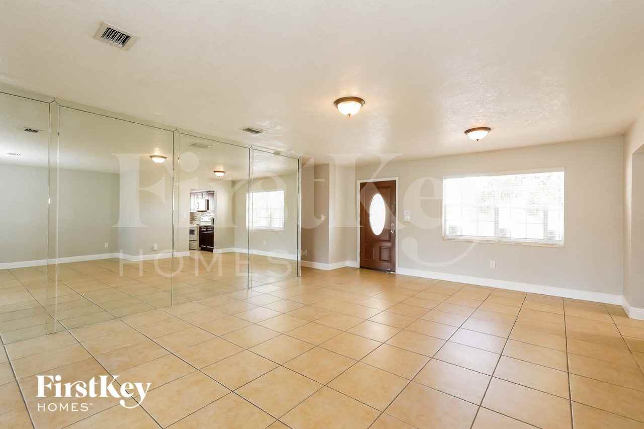 1345 Nw 188th St - Photo 3 of 15