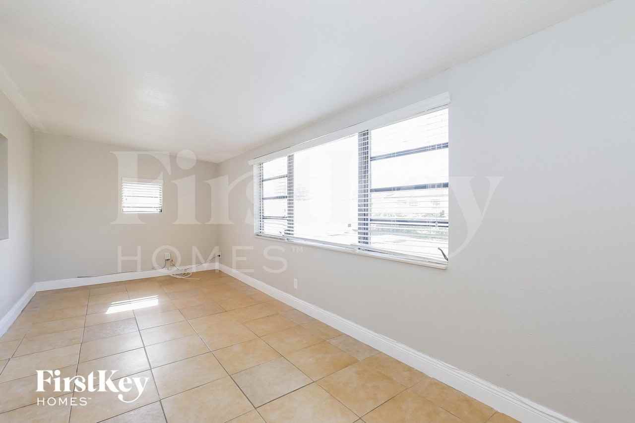 1345 Nw 188th St - Photo 4 of 15