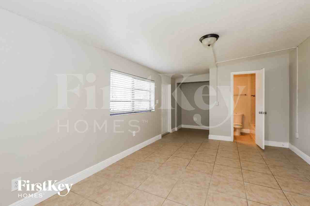 1345 Nw 188th St - Photo 7 of 15