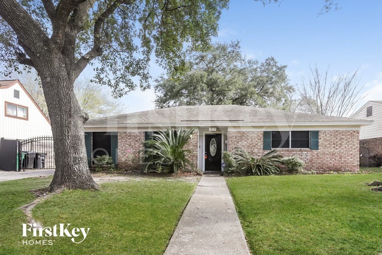 12115 Hillcroft Ave - Photo 2 of 15