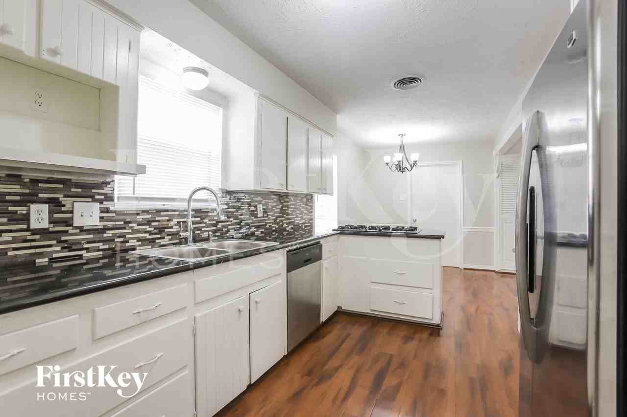 12115 Hillcroft Ave - Photo 6 of 15