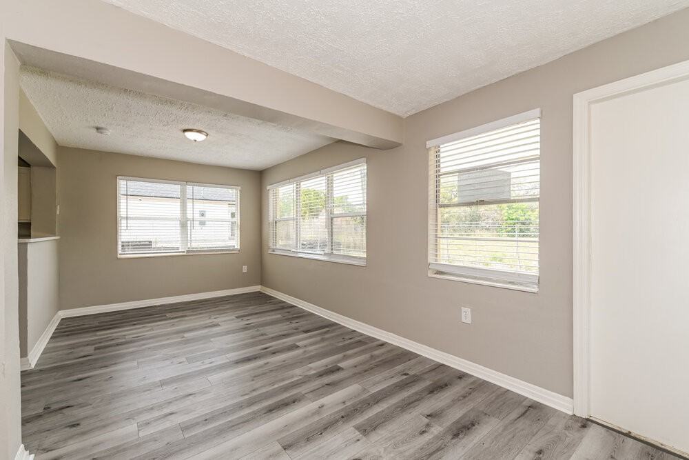 1412 Brookhill Dr - Photo 4 of 16