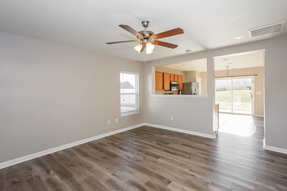 10811 Carstairs St - Photo 6 of 17