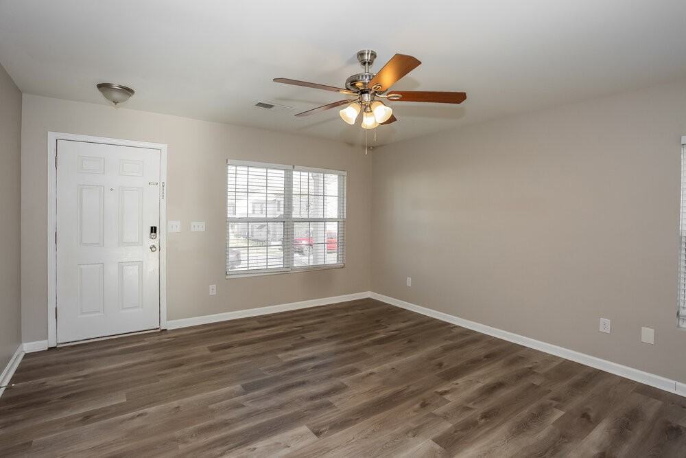 10811 Carstairs St - Photo 7 of 17