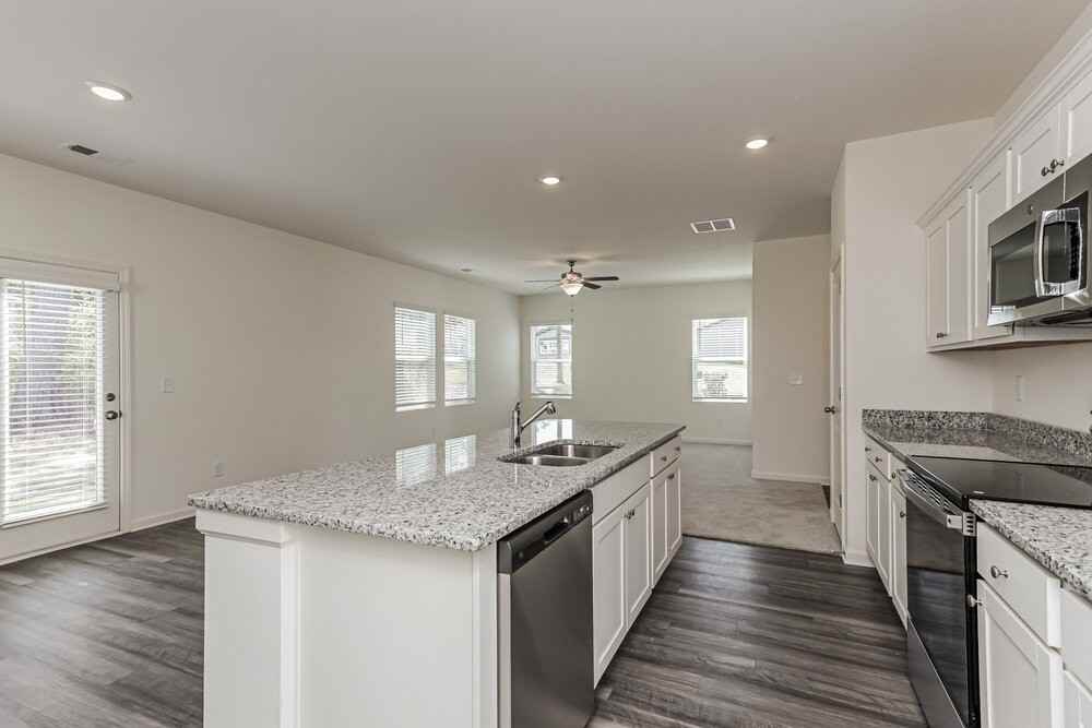 7008 Rochford Dr - Photo 7 of 17