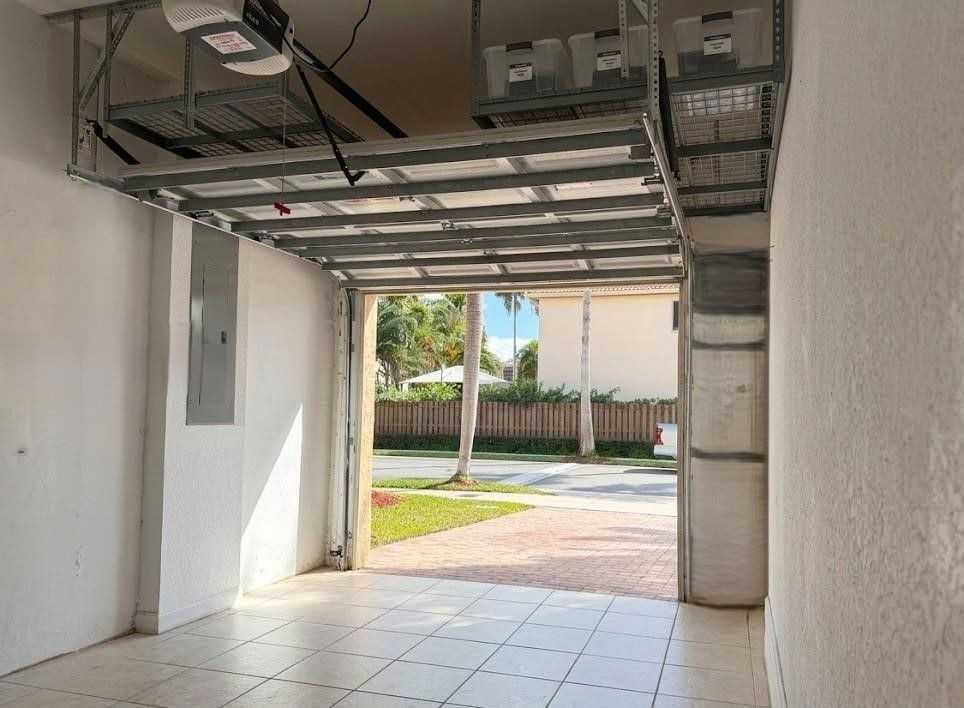 11541 Nw 68th Ter - Photo 6 of 8