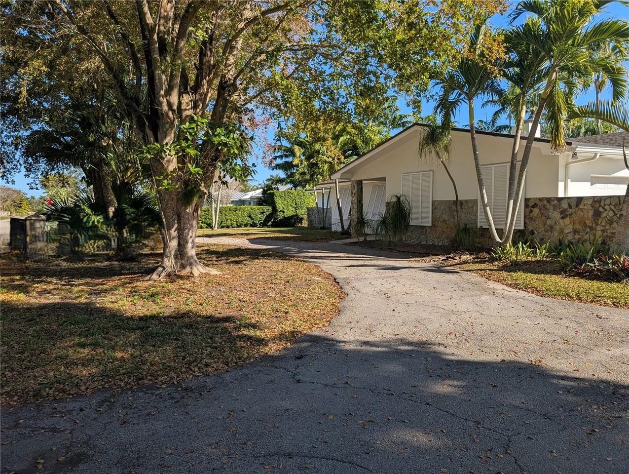 7970 Sw 146th St - Photo 3 of 5