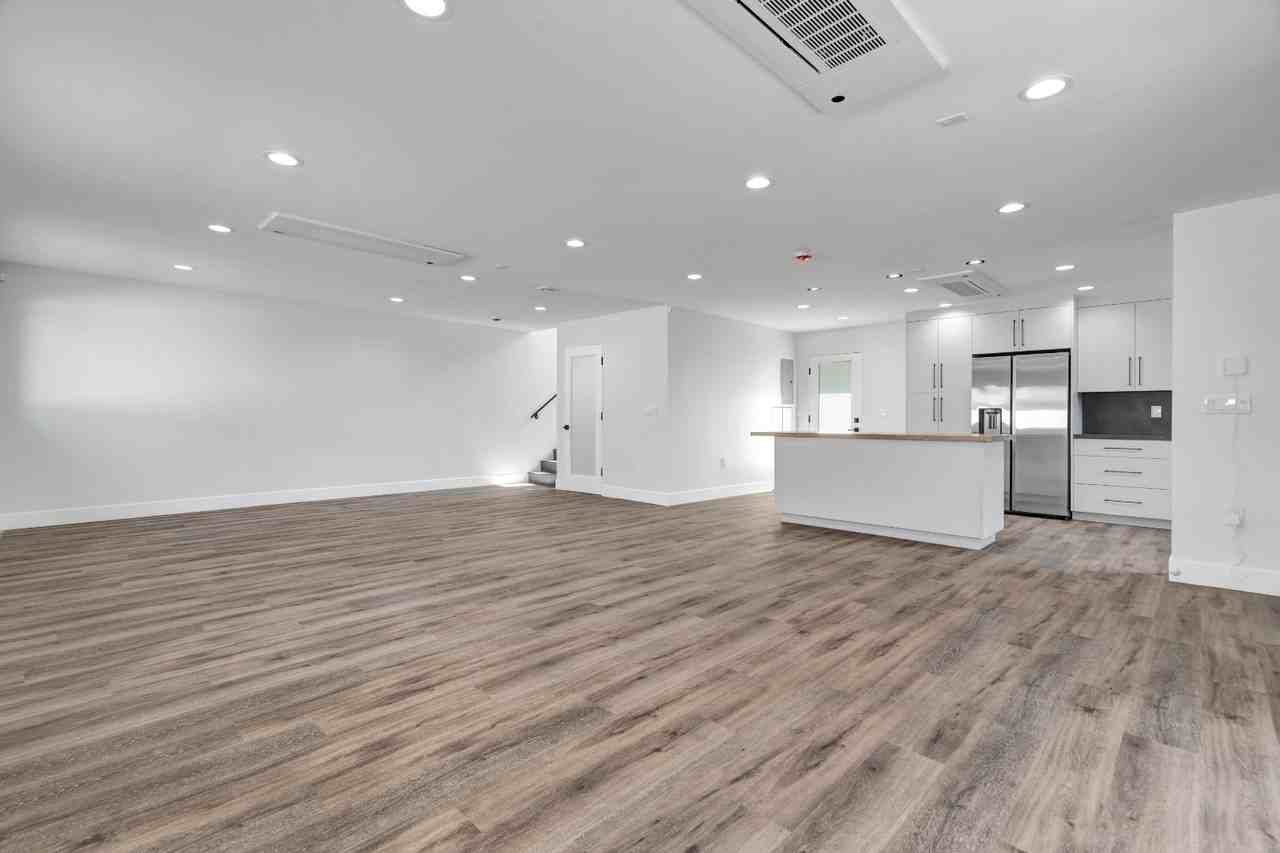 11613 Burbank Blvd - Photo 3 of 29