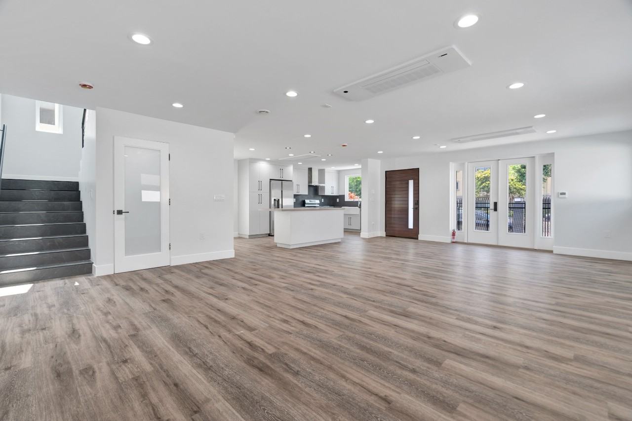 11613 Burbank Blvd - Photo 4 of 29