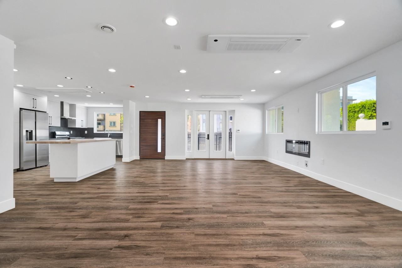 11613 Burbank Blvd - Photo 5 of 29