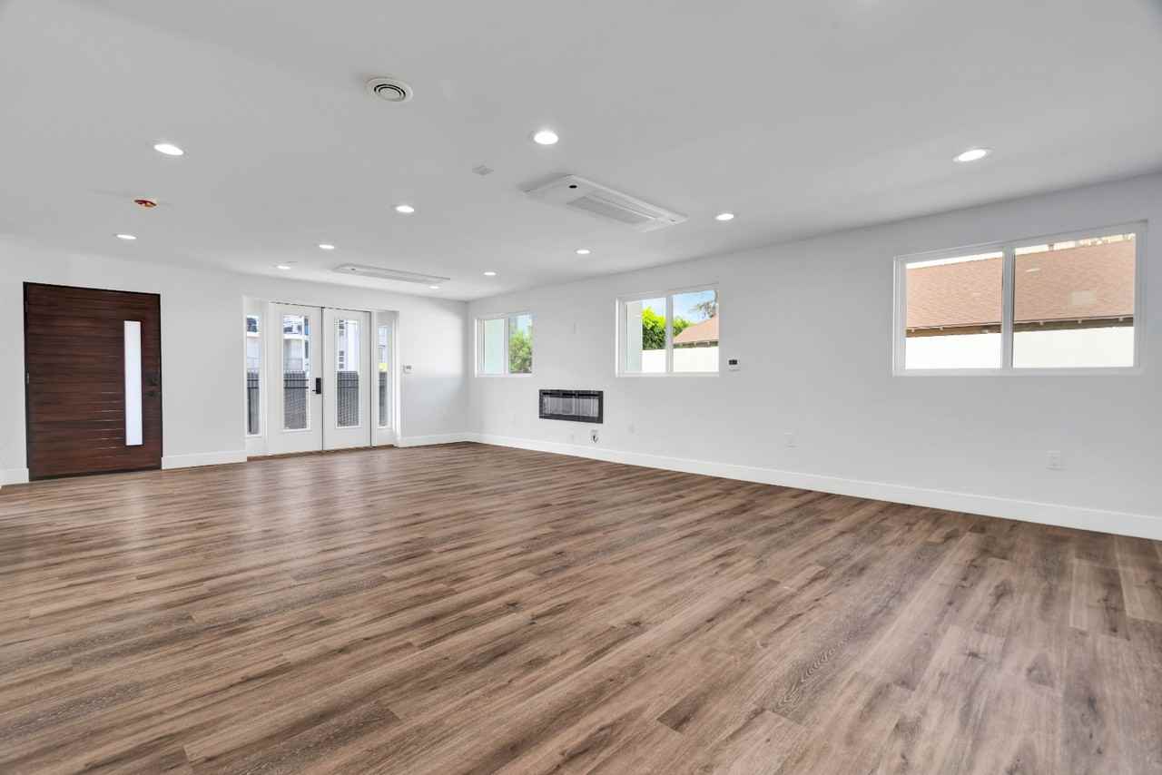 11613 Burbank Blvd - Photo 6 of 29