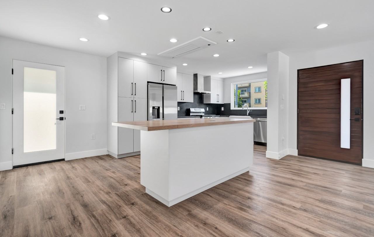 11613 Burbank Blvd - Photo 7 of 29