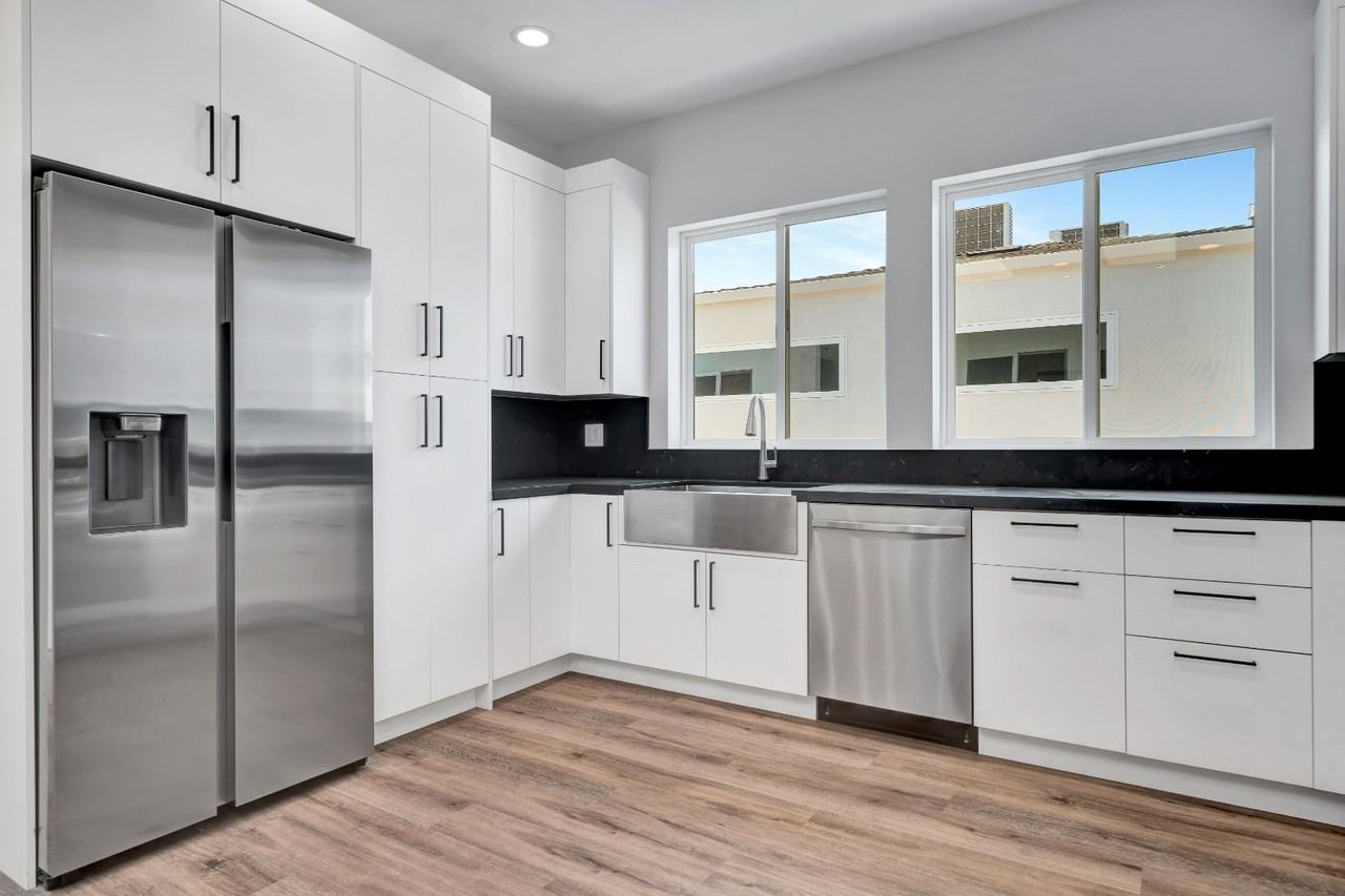 11615 Burbank Blvd #2 - Photo 5 of 13