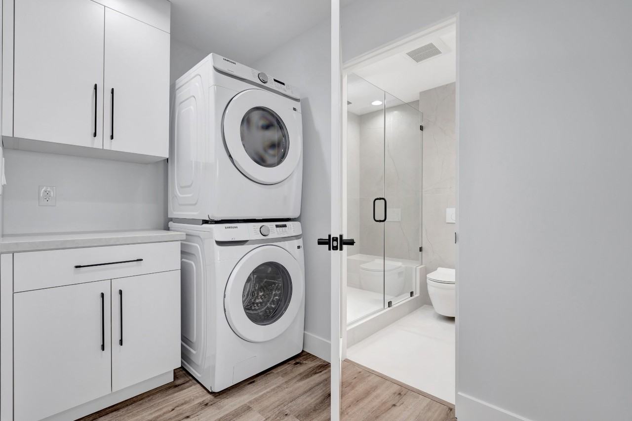 11611 Burbank Blvd - Photo 4 of 12