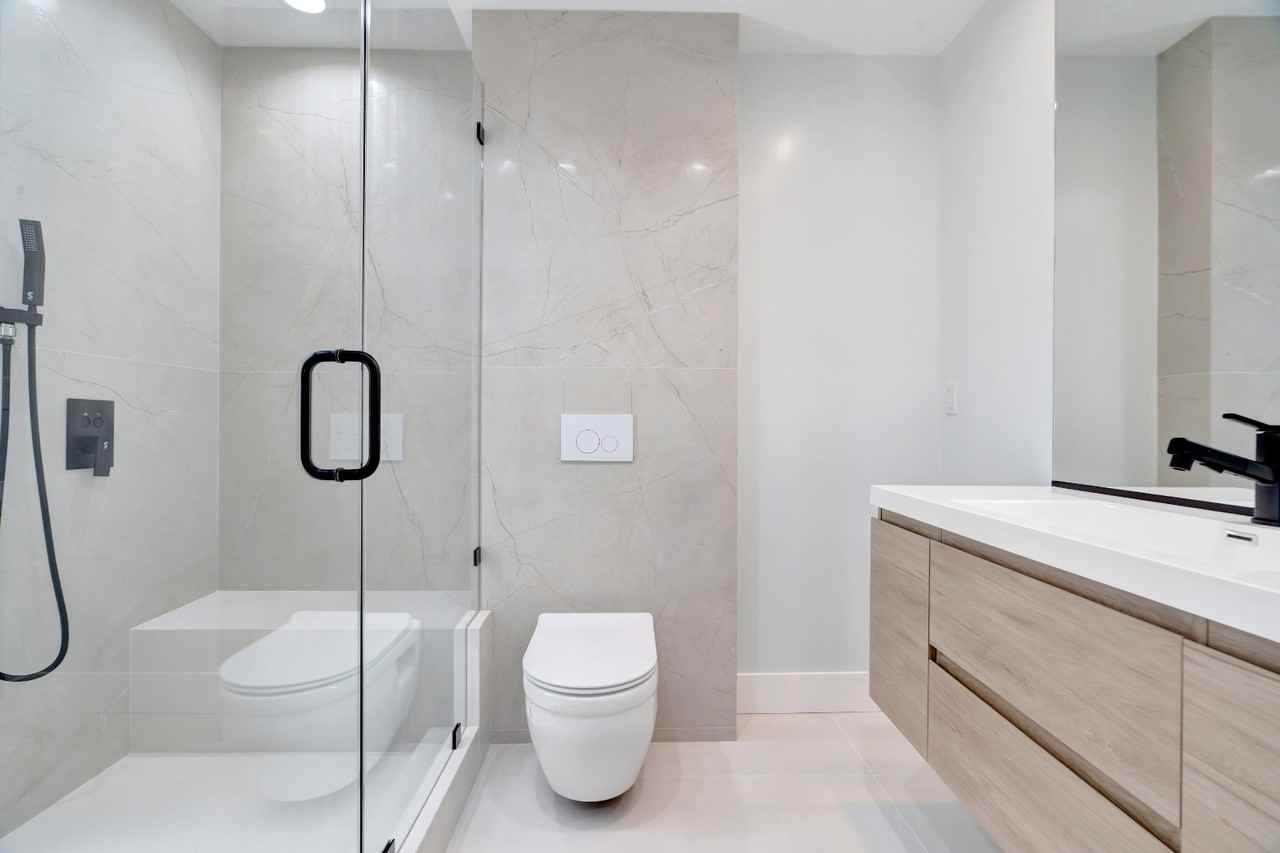 11611 Burbank Blvd - Photo 5 of 12