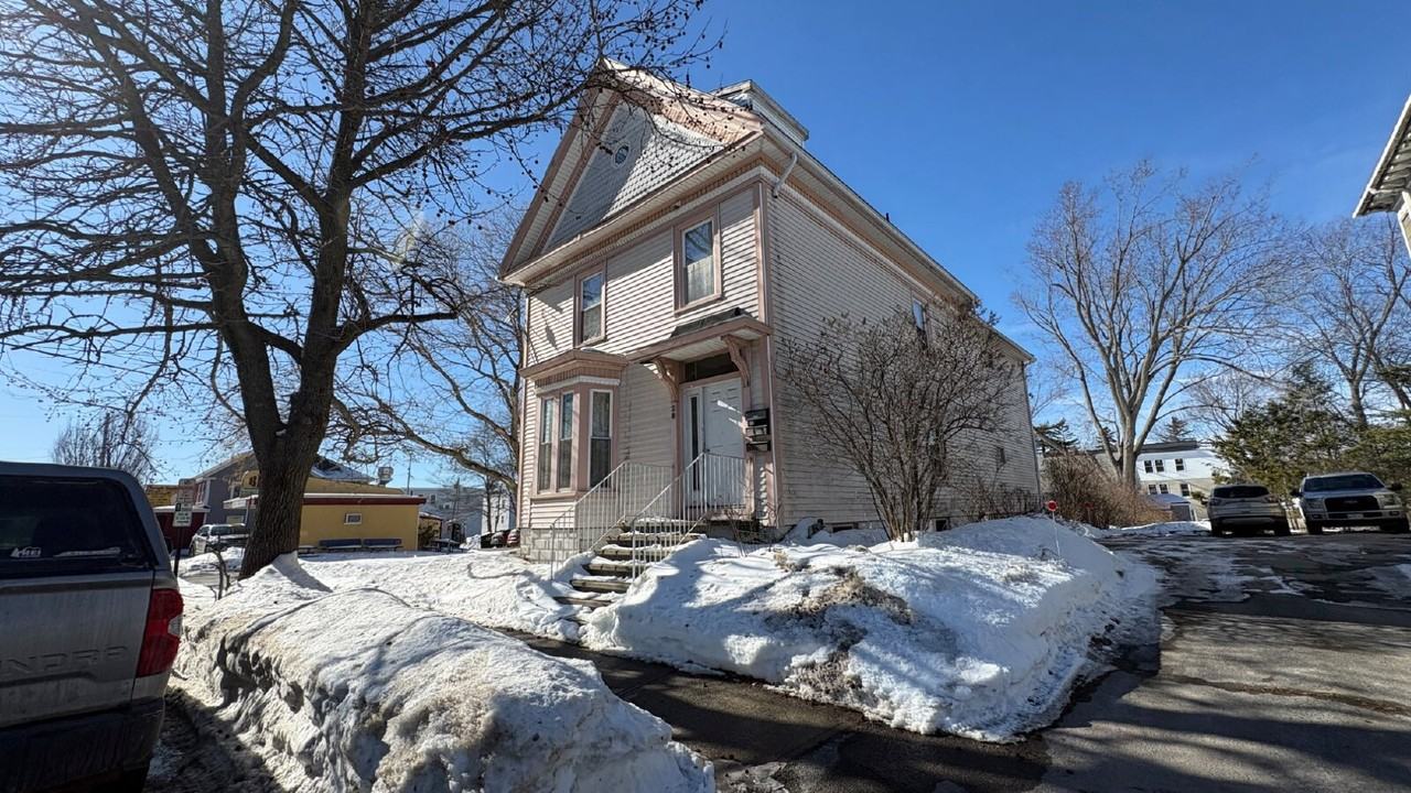 28 Veranda St #1 - Photo 2 of 13