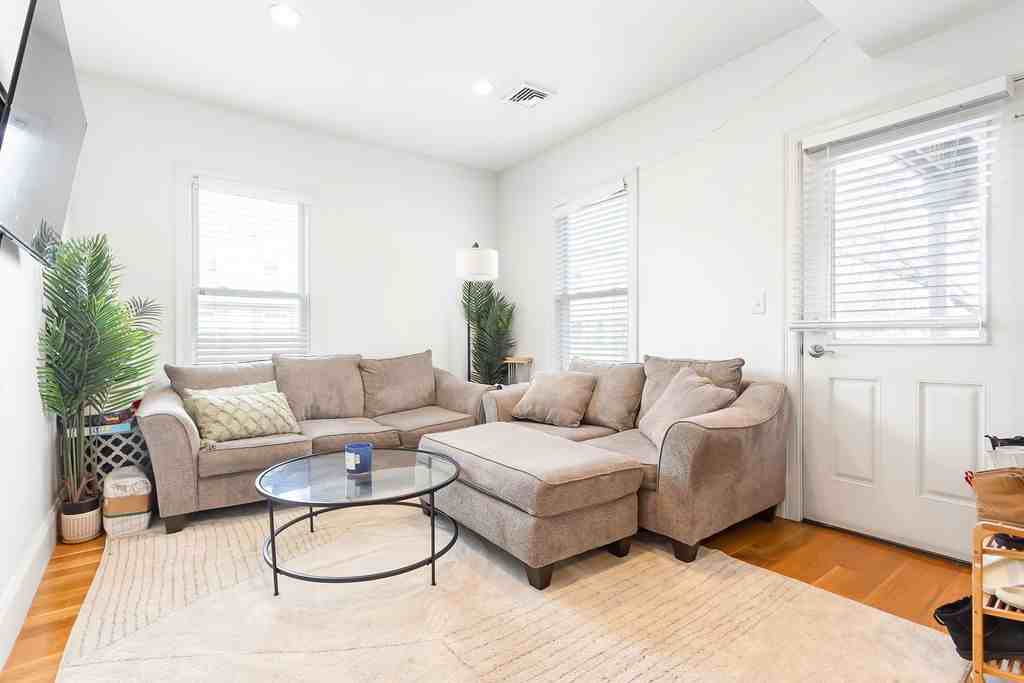 142 Boston St #2 - Photo 5 of 8