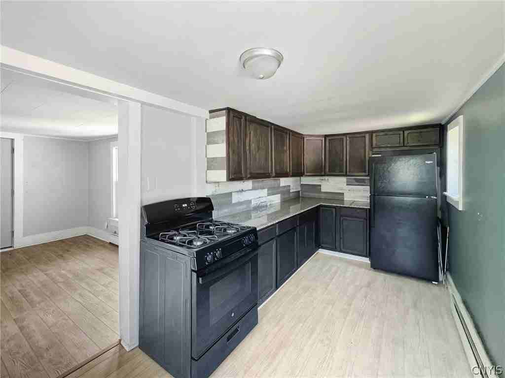 262 W 4th St S - Photo 4 of 15