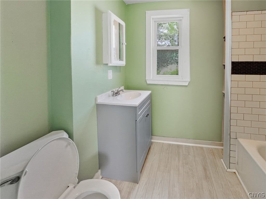 262 W 4th St S - Photo 7 of 15