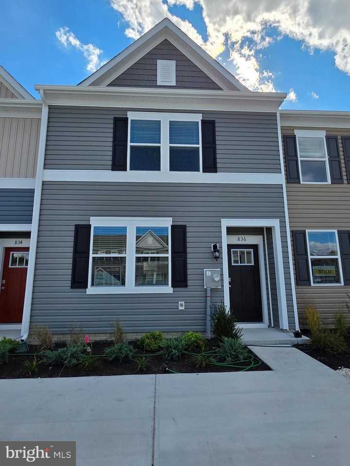 836 Mersey Ln