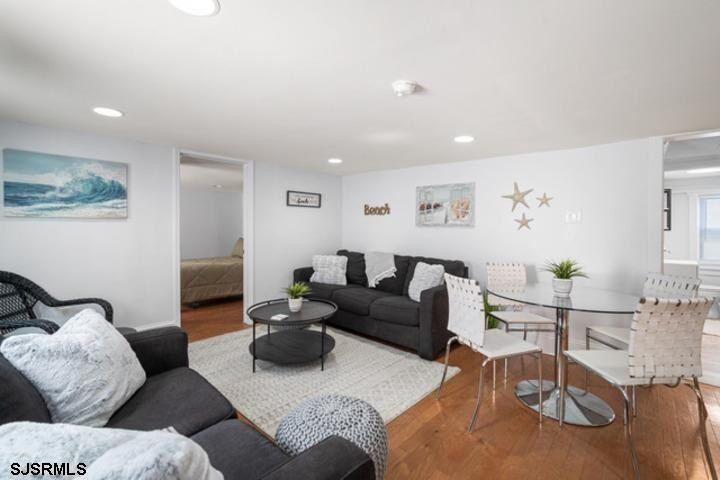 7 S Richards Ave - Photo 2 of 14