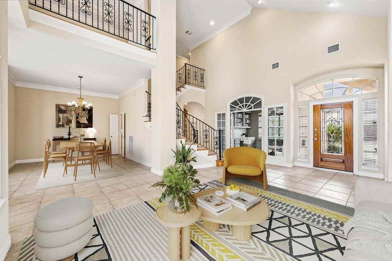 1119 Gardencrest Ln - Photo 5 of 37