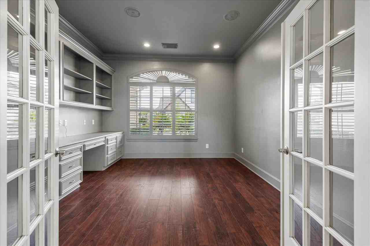 1119 Gardencrest Ln - Photo 6 of 37