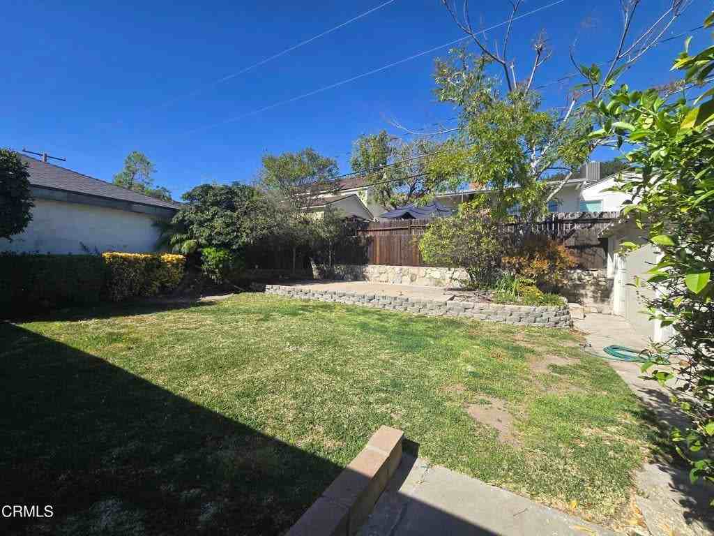 2931 Fairmount Ave - Photo 4 of 11