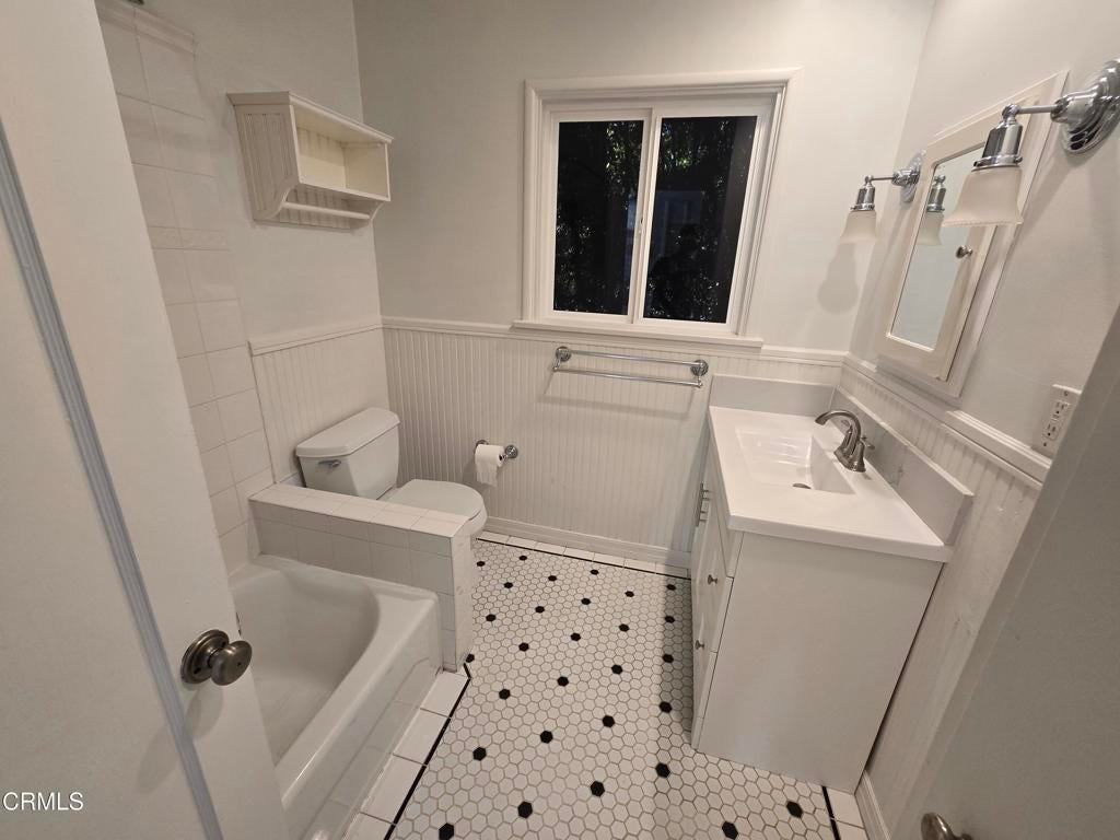 2931 Fairmount Ave - Photo 5 of 11