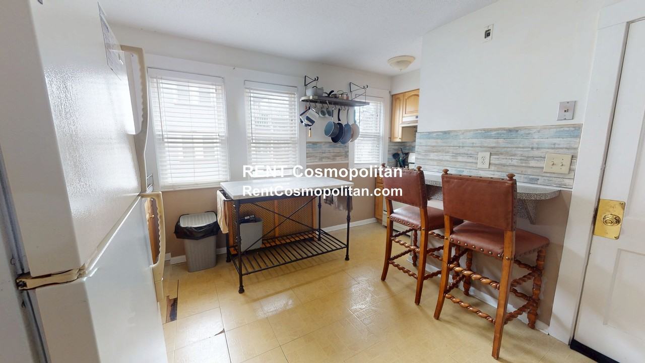 232 Washington St #1 - Photo 5 of 11