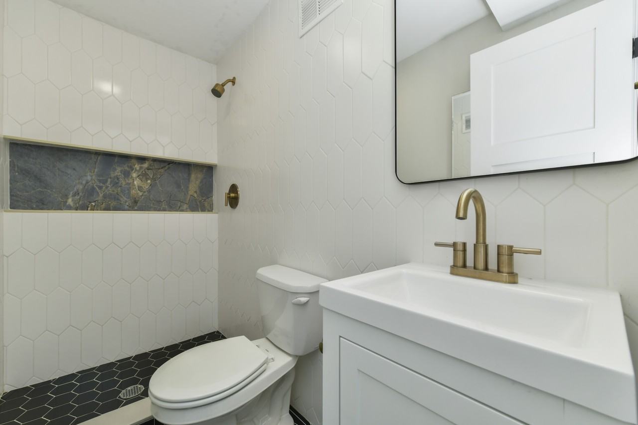 206 Everett St #1 - Photo 4 of 17