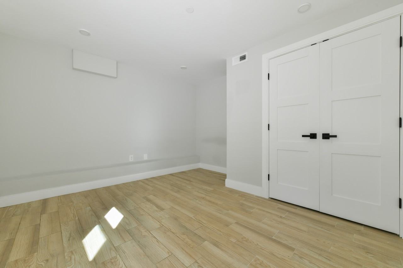 206 Everett St #1 - Photo 5 of 17