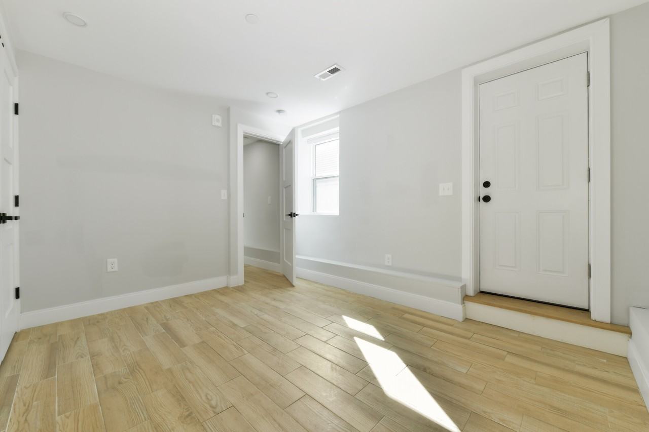 206 Everett St #1 - Photo 6 of 17