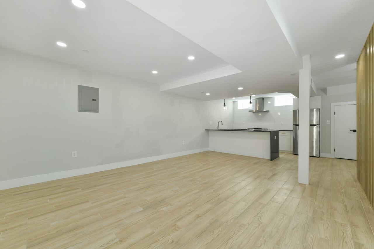 206 Everett St #1 - Photo 7 of 17