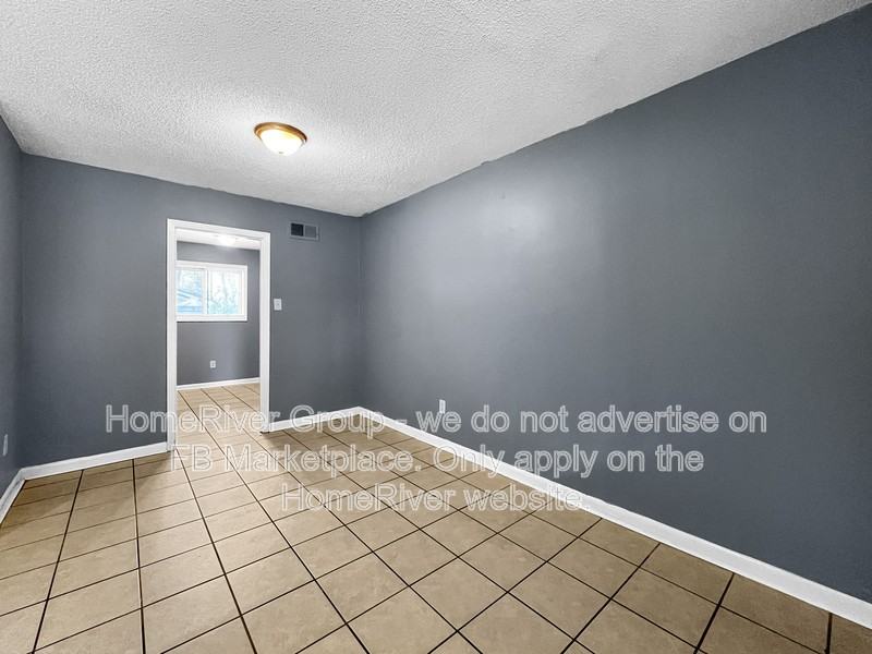 4776 Scottsdale Ave - Photo 6 of 21