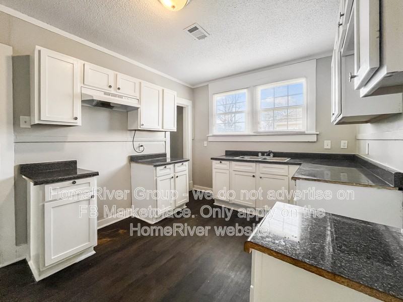 880 N Watkins St - Photo 4 of 21