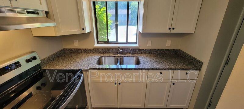 40 Mcintyre St #B2 - Photo 2 of 23