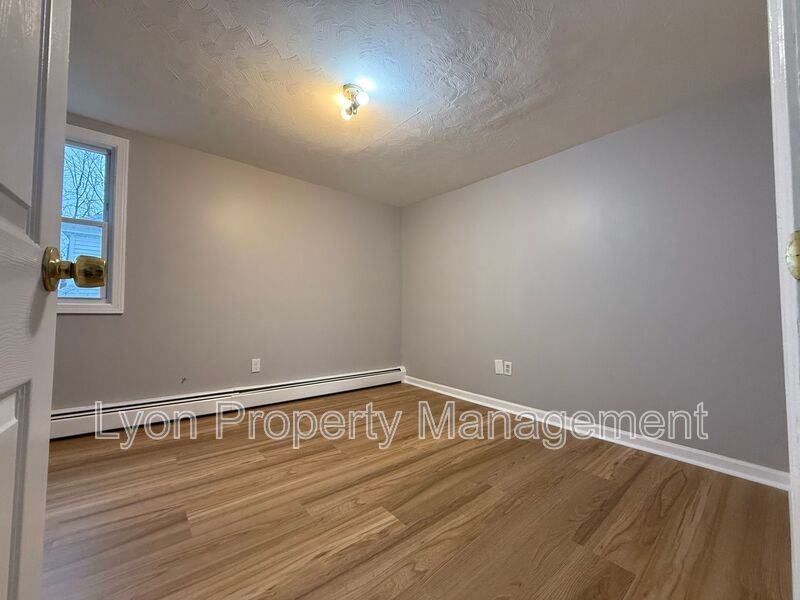 26 Carlton Ave #2ndFL - Photo 7 of 9