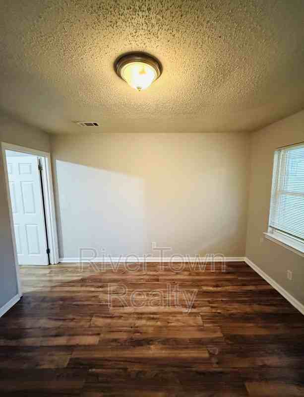 3046 Sinclair St - Photo 4 of 19