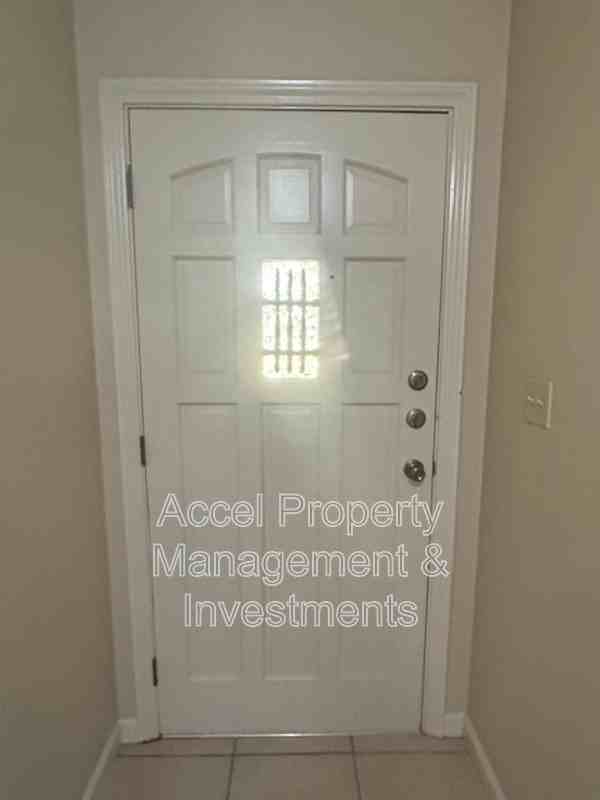 2405 Mimosa St - Photo 2 of 33