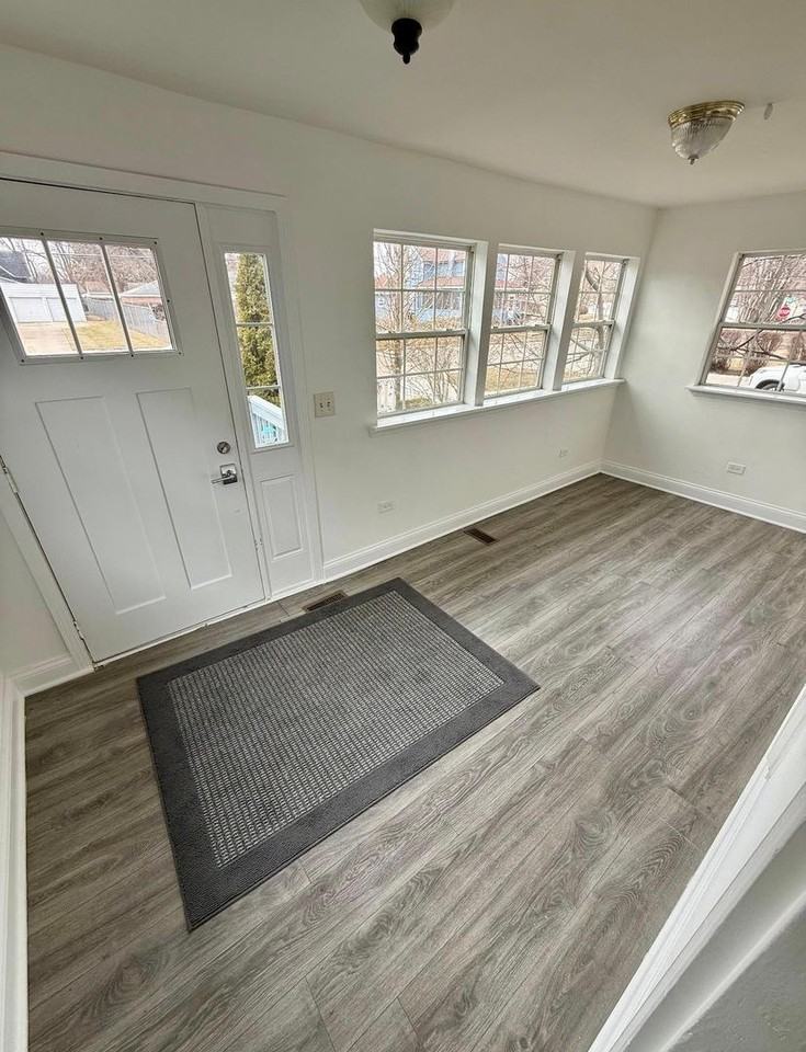 309 Griswold St - Photo 2 of 20