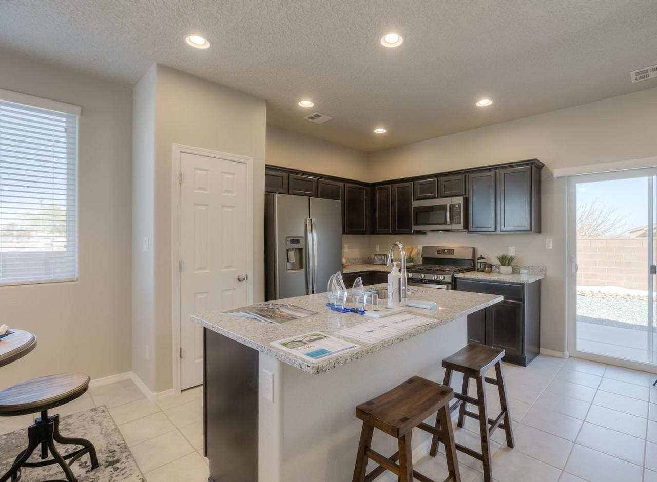 3617 Queen Ct Ne - Photo 3 of 12