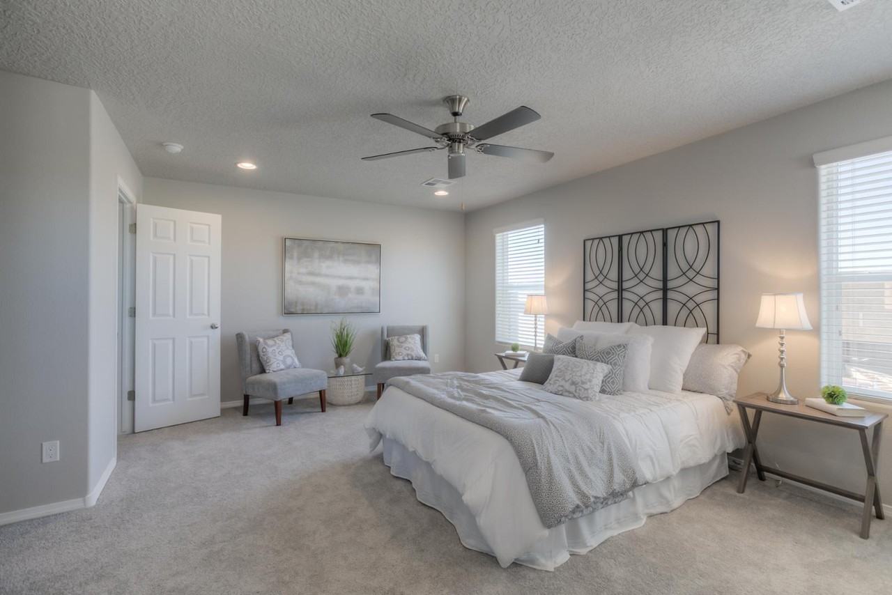 3617 Queen Ct Ne - Photo 5 of 12