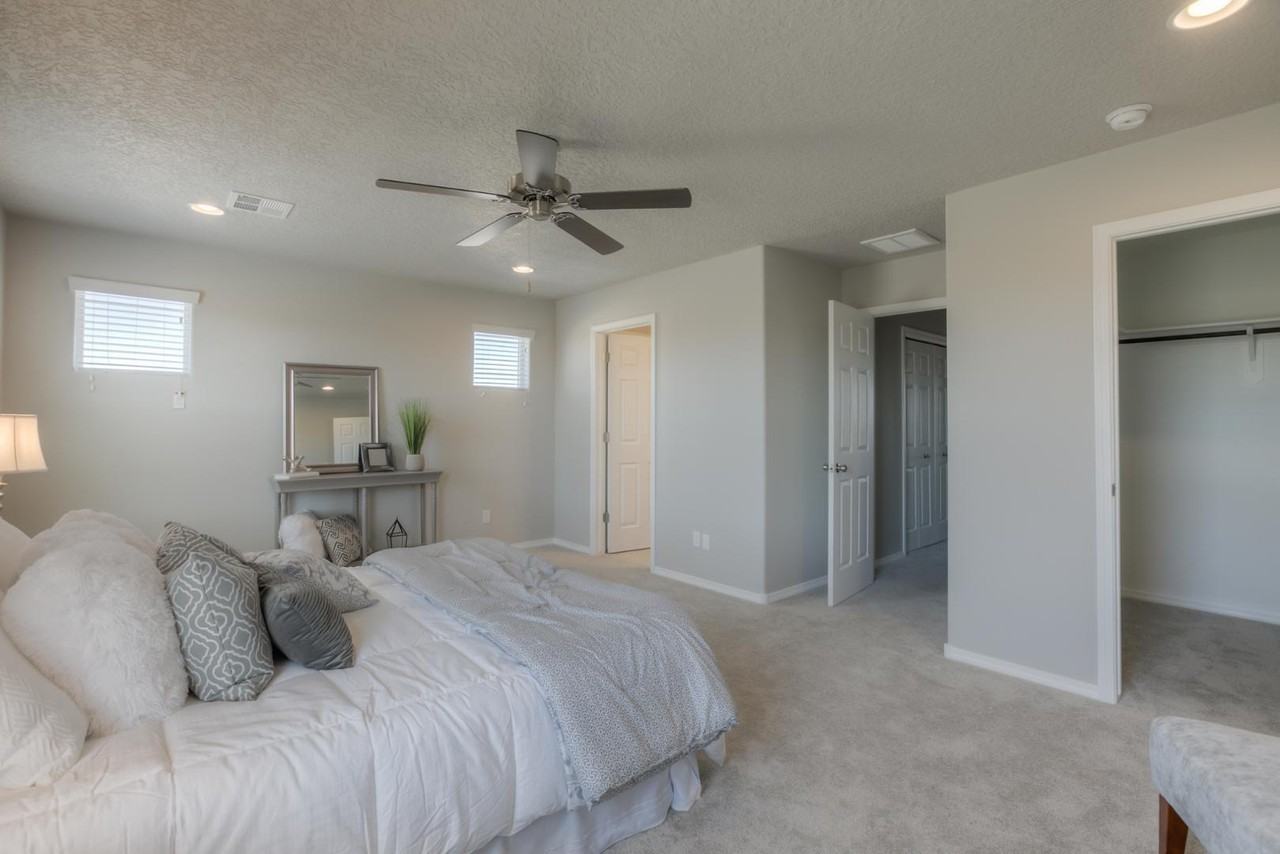 3617 Queen Ct Ne - Photo 7 of 12