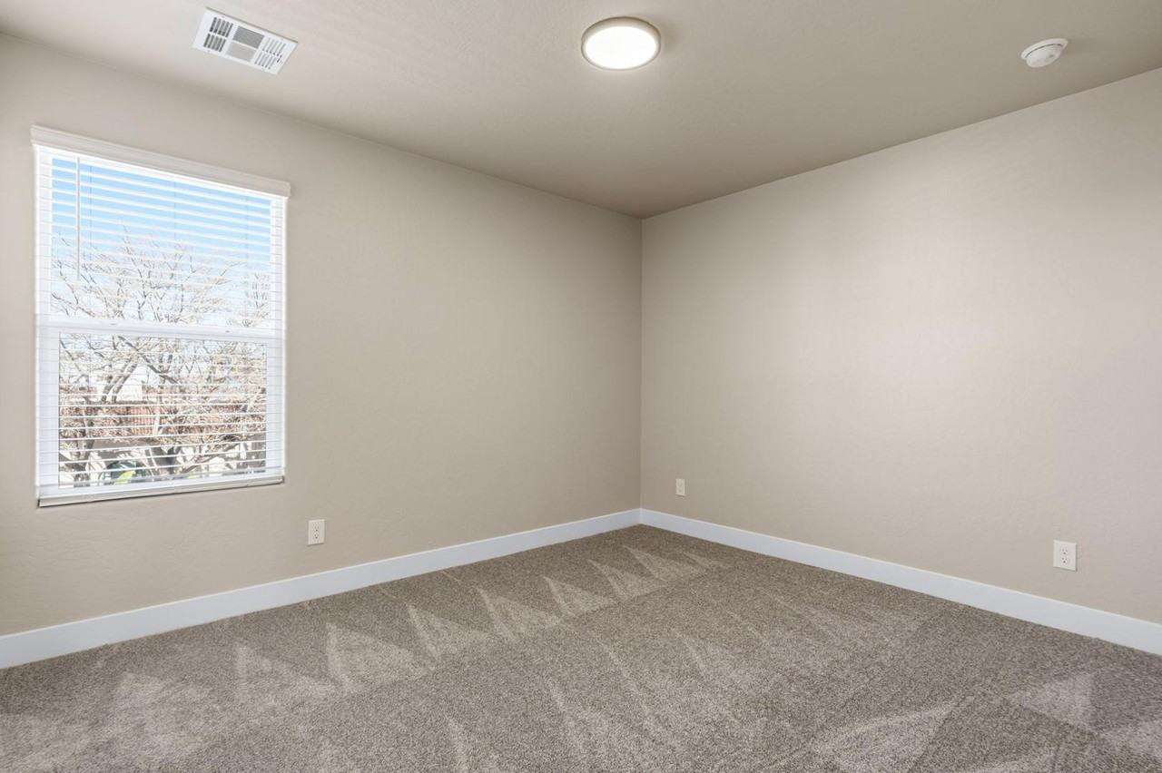 4404 Wymont Cir Ne - Photo 2 of 39