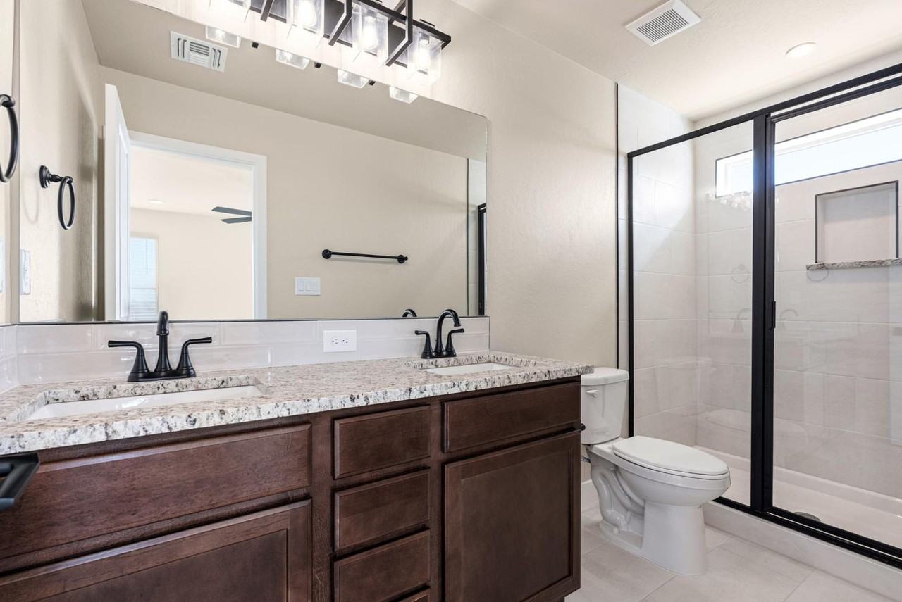 4404 Wymont Cir Ne - Photo 4 of 39