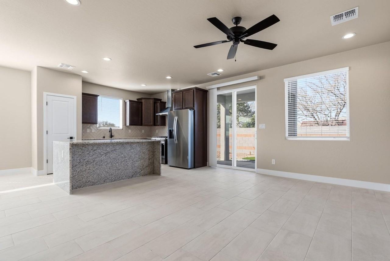 4404 Wymont Cir Ne - Photo 7 of 39